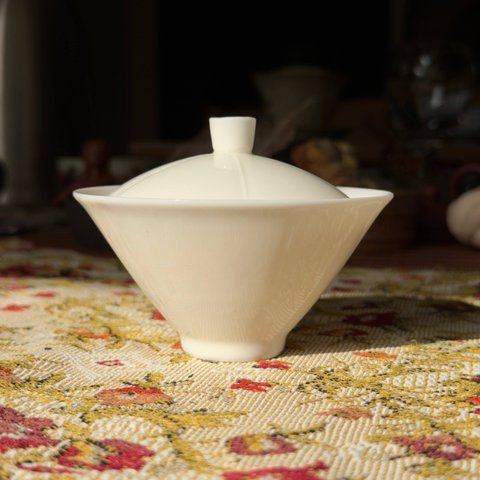 Біла порцелянова гайвань &laquo;Dehua Jade Conical&raquo; (100 мл)   id_648 фото